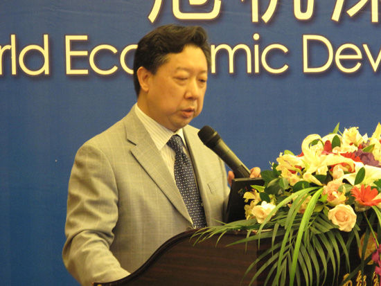 由复旦大学主办、韩国高等教育财团赞助的“上海论坛”2012年5月26日-28日在上海召开。图为太阳集团城娱8722教授张礼卿演讲。